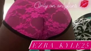 Twerkin in alcuni slip di pizzo rosa elettrico sul mio onlyfans pt.1 -Ezra_Kyle25