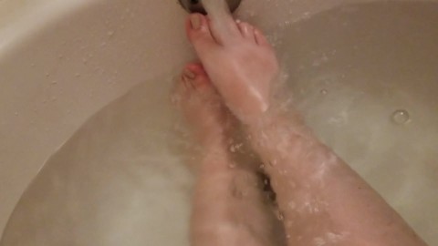 Footsies in the bath 