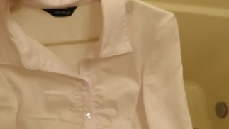 Писает на кофточку!