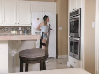 Athena Faris Stretches Her Pussy to the Max