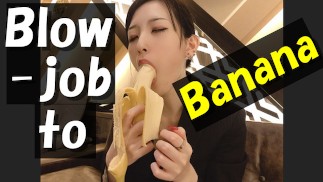 English-subbed | BLOWJOB TO BANANA to put the condom on♥ Japanese amateur handjob.
