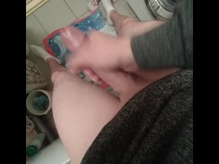 ПАРЕНЬ С БОЛЬШИМ ЧЛЕНОМ – МОЩНО СПУСКАЕТ