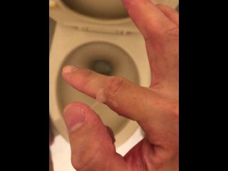 トイレでシコシコオナニー
