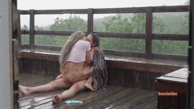 Romantické mrdání v dešti na terase, to je tak sladké! - Jenporno.cz