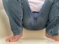 【おしがま】極限までおしっこ我慢して着衣のままおもらし - Screenshot 1 of 16 - 日本人