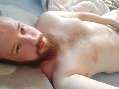 Bearded guy makes himself cum at morning