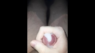 Masturbando un grosso cazzo in bagno, un sacco di sperma