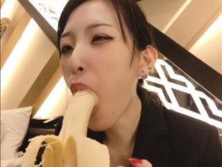 Je Mettre Ce Préservatif Sur Cette Banane Avec Ma Bouche♥ Fellation (Pipe) et Branlette Japonaises.