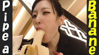 Je mettre ce préservatif sur cette banane avec ma bouche♥ Fellation (Pipe) et branlette japonaises.
