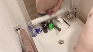 [Mirror pee] I'll pee with two dicks