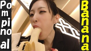 Riesco a mettere questo preservativo su questa banana vicino alla bocca♥ Pompino e sega giapponese