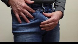 ジーンズの上からちんちんを揉んでパンツ内射精！