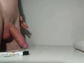 ESTE POLLÓN SE HACE LA PAJA Y SE VIENE CON MUCHA LECHE