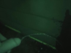 夜明け前に野外放尿 - Screenshot 11 of 16 - Public