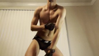 Кэм Крест подпрыгивает своей для вас