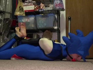 Horny Sonic the Hedgehog cosplayer cums while bound and gagged