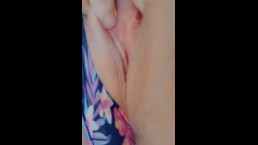Extreme Nahaufnahme; Spielen mit meiner nassen, engen kleinen fupa bbw rosa Muschi am Morgen draußen