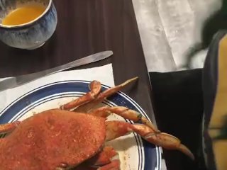 Eating crab