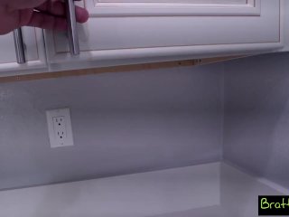 Step Sis"I'm gonna start doing porn! Maybe you could help me practice?" S19:E4 screenshot number 0