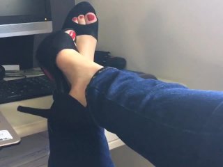 lesbian feet, at work, heels, milf francaise