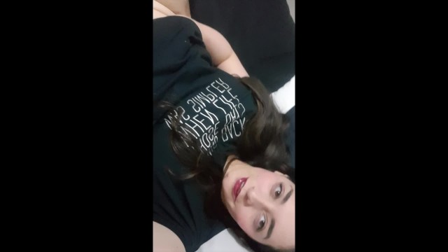 私は学校から私のガールフレンドにオーラルセックスをします