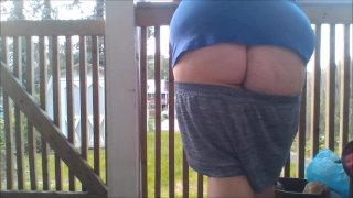 Flashing Buttcrack On The Porch