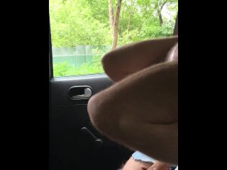 Девушка смотрит как я дрочу себе в рот