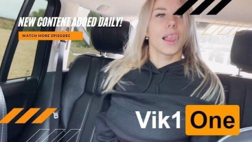 Страстный секс в машине с горячей блондинкой