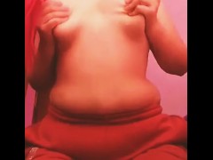 Me encanta jugar con mis pechos (primer video que hice pensando en esto)