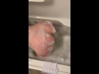 Step Sister Lets me Jerk off on her Bouncing Ass after I Walk in on her in the Bath