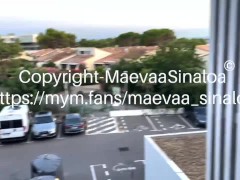 Maevaa Sinaloa - On suce et avale le sperme de 2 inconnus dans une cage d’escalier en public 