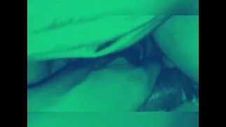 叫醒我的继女，像她的继母一样在妓女的哭声中夜视