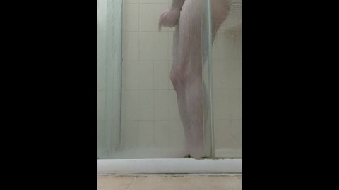 Studente figura di papà con un enorme cazzo striping & cum sotto la doccia
