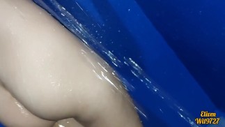 我洗澡的继妹有一个美味的阴户