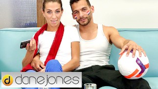 Dane Jones Francese MILF Megane Lopez gola profonda e creampie su un grosso cazzo