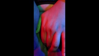 Black mulher tira, brinca com sua buceta, é espancada, chupa pau e fica anal por Kristopher Koffin