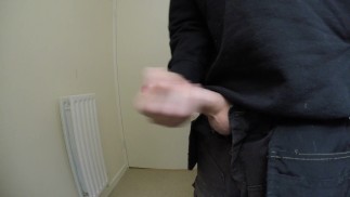 Мастурбирует на порно, КРУПНЫМ ПЛАНОМ КОНЧИЛ