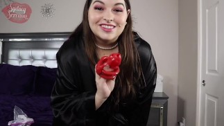 Мачеха вводит тебя в целомудрие и трахает тебя - ПРЕДВАРИТЕЛЬНЫЙ ПРОСМОТР - MILF Sydney Screams