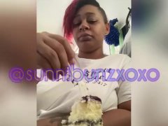 Feedee sunnibunzxoxo eating blueberry cream cake til I’m stuffed