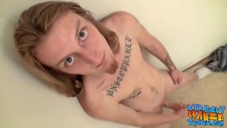 Der langhaarige Straightie Kenneth Slayer verwendet Fleshlight Solo