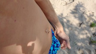 Em Uma Praia Pública Masturbando Meu Pau Em Antecipação Ao Sexo