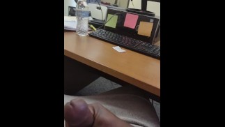 差点在我的办公室里被抓到下车