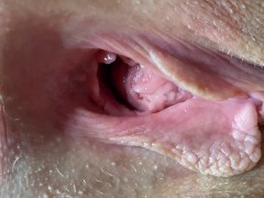 СУПЕР КРУПНЫЙ ПЛАН. РАСТЯГИВАЮ ДЫРКИ СВОЕЙ ЖЕНЫ. . - Screenshot 11 of 16 - Wet Pussy