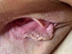 СУПЕР КРУПНЫЙ ПЛАН. РАСТЯГИВАЮ ДЫРКИ СВОЕЙ ЖЕНЫ. . - Screenshot 14 of 16 - Gripping Pussy