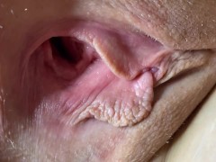 СУПЕР КРУПНЫЙ ПЛАН. РАСТЯГИВАЮ ДЫРКИ СВОЕЙ ЖЕНЫ. . - Screenshot 16 of 16 - Wet Pussy
