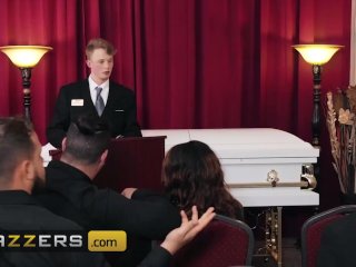 Brazzers - Jimmy Michaels Helps Sally D'Angelo Relieve Her Grief By Burying His Dick In Her Pussy screenshot number 2