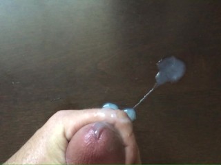 在我的办公桌上边缘，负载很重