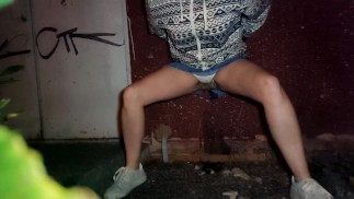 Длинные трусики и юбка для мочеиспускания снаружи