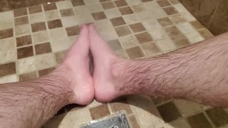 Lavando meus pés sujos