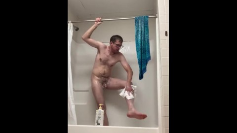 Videotagebücher eines alternden Twinks - Die Dusche: Teil 4 - Spaß beim Singen!